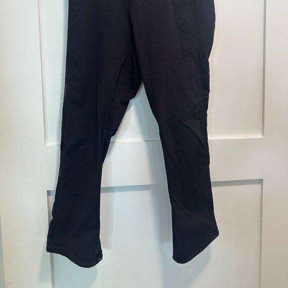 Lululemon Venus Crop legging size 4, black with scalloped trim - Picture 2 of 2